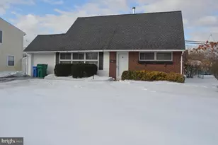 55 Kindle Ln, Levittown, PA 19055 - Photo 1