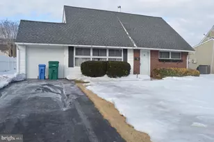 55 Kindle Ln, Levittown, PA 19055 - Photo 2