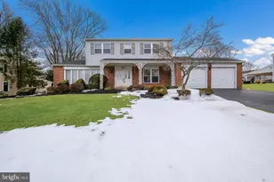 64 Springwood Dr, Southampton, PA 18966 - Photo 2