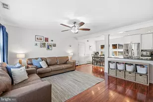 29 New Pond Ln, Levittown, PA 19054 - Photo 6