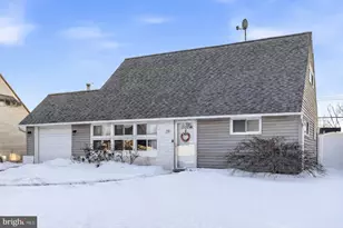29 New Pond Ln, Levittown, PA 19054 - Photo 1
