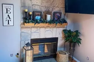 33 Greenridge Cir, Newtown, PA 18940 - Photo 2