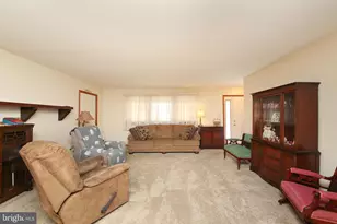 43 Evergreen Dr, Doylestown, PA 18901 - Photo 2