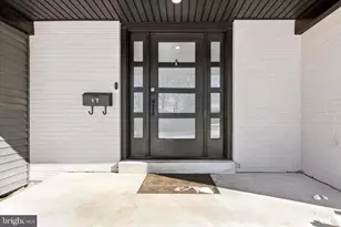 17 McLaughlin Dr, Doylestown, PA 18901 - Photo 2