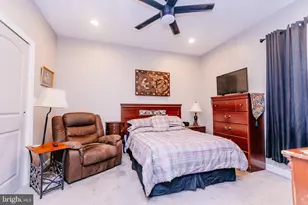 100 Elderberry Dr, Levittown, PA 19054 - Photo 30