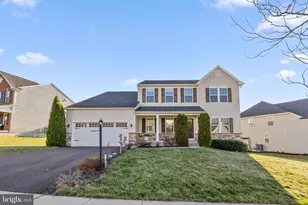 545 Delaware Dr, Sellersville, PA 18960 - Photo 2