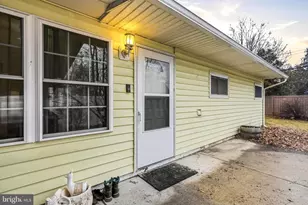 26 Old Spruce Ln, Levittown, PA 19055 - Photo 6