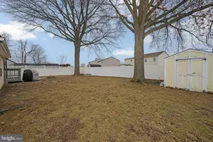 612 S Queen Anne Dr, Fairless Hills, PA 19030 - Photo 34