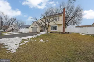 612 S Queen Anne Dr, Fairless Hills, PA 19030 - Photo 4
