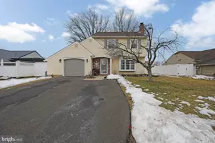 612 S Queen Anne Dr, Fairless Hills, PA 19030 - Photo 2