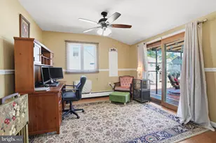 18 Kentucky Ln, Levittown, PA 19055 - Photo 6