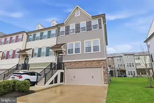 423 Tall Oaks Dr, Warminster, PA 18974 - Photo 2