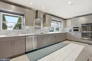 10 Inbrook Rd, Levittown, PA 19057 - Photo 12