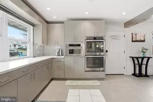 10 Inbrook Rd, Levittown, PA 19057 - Photo 10