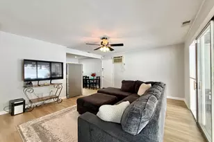 24 Roundwood Ln, Levittown, PA 19055 - Photo 6