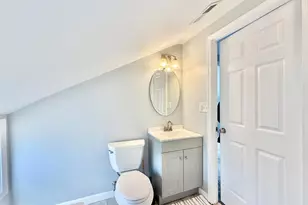 24 Roundwood Ln, Levittown, PA 19055 - Photo 12