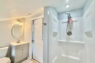 24 Roundwood Ln, Levittown, PA 19055 - Photo 14