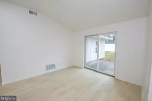 30 Mistletoe Ln, Levittown, PA 19054 - Photo 10