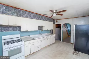 916 Jefferson Ave, Bristol, PA 19007 - Photo 12