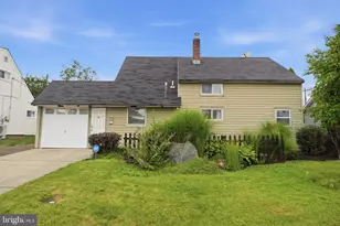 34 Ridge Ln, Levittown, PA 19055 - Photo 2