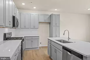 40 N 8th St, Perkasie, PA 18944 - Photo 4
