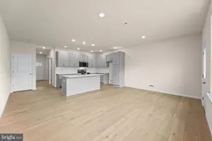 40 N 8th St, Perkasie, PA 18944 - Photo 2