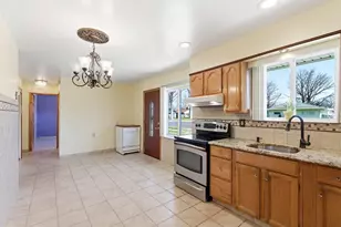 77 Gaping Rock Rd, Levittown, PA 19057 - Photo 8