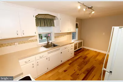 319 West Circle #B, Bristol, PA 19007 - Photo 4