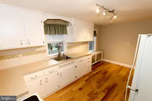 319 W Cir, Bristol, PA 19007 - Photo 4