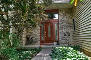 905 Pebble Ln, Southampton, PA 18966 - Photo 1