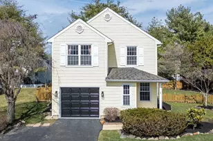 272 Stanford Pl, Newtown, PA 18940 - Photo 2