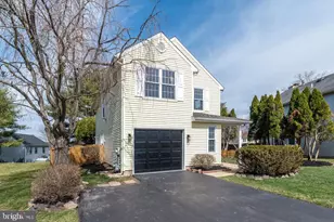 272 Stanford Pl, Newtown, PA 18940 - Photo 4