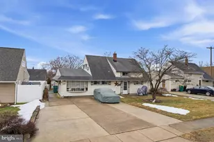 79 Autumn Ln, Levittown, PA 19055 - Photo 2