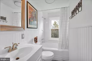 35 E Hendrickson Ave, Morrisville, PA 19067 - Photo 16