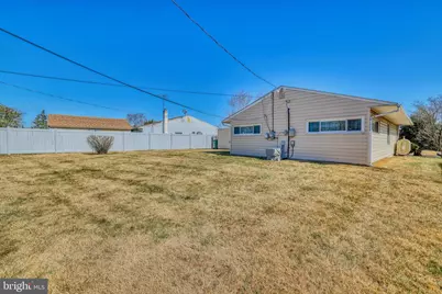 19 Dewberry Lane, Levittown, PA 19055 - Photo 8