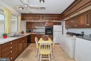 19 Dewberry Ln, Levittown, PA 19055 - Photo 12