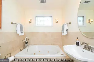 25 S Lancaster Ln, Newtown, PA 18940 - Photo 20