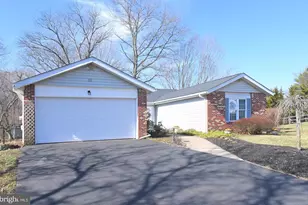 25 S Lancaster Ln, Newtown, PA 18940 - Photo 2