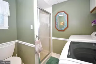 8 Summer Ln, Levittown, PA 19055 - Photo 20