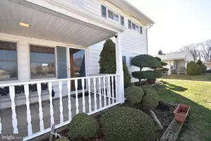 8 Summer Ln, Levittown, PA 19055 - Photo 6