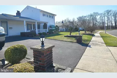 8 Summer Lane, Levittown, PA 19055 - Photo 2