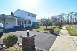 8 Summer Ln, Levittown, PA 19055 - Photo 2