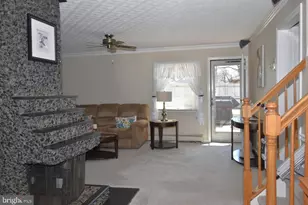 8 Summer Ln, Levittown, PA 19055 - Photo 10