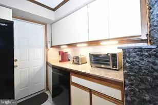 8 Summer Ln, Levittown, PA 19055 - Photo 12