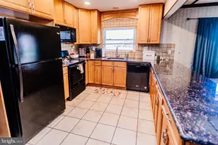 58 Nearwood Ln, Levittown, PA 19054 - Photo 2