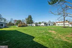 11 Maplewood Dr, Levittown, PA 19056 - Photo 34