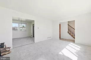 11 Maplewood Dr, Levittown, PA 19056 - Photo 12