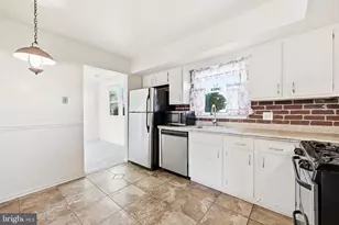 11 Maplewood Dr, Levittown, PA 19056 - Photo 18