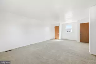 11 Maplewood Dr, Levittown, PA 19056 - Photo 24