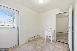 11 Maplewood Dr, Levittown, PA 19056 - Photo 20